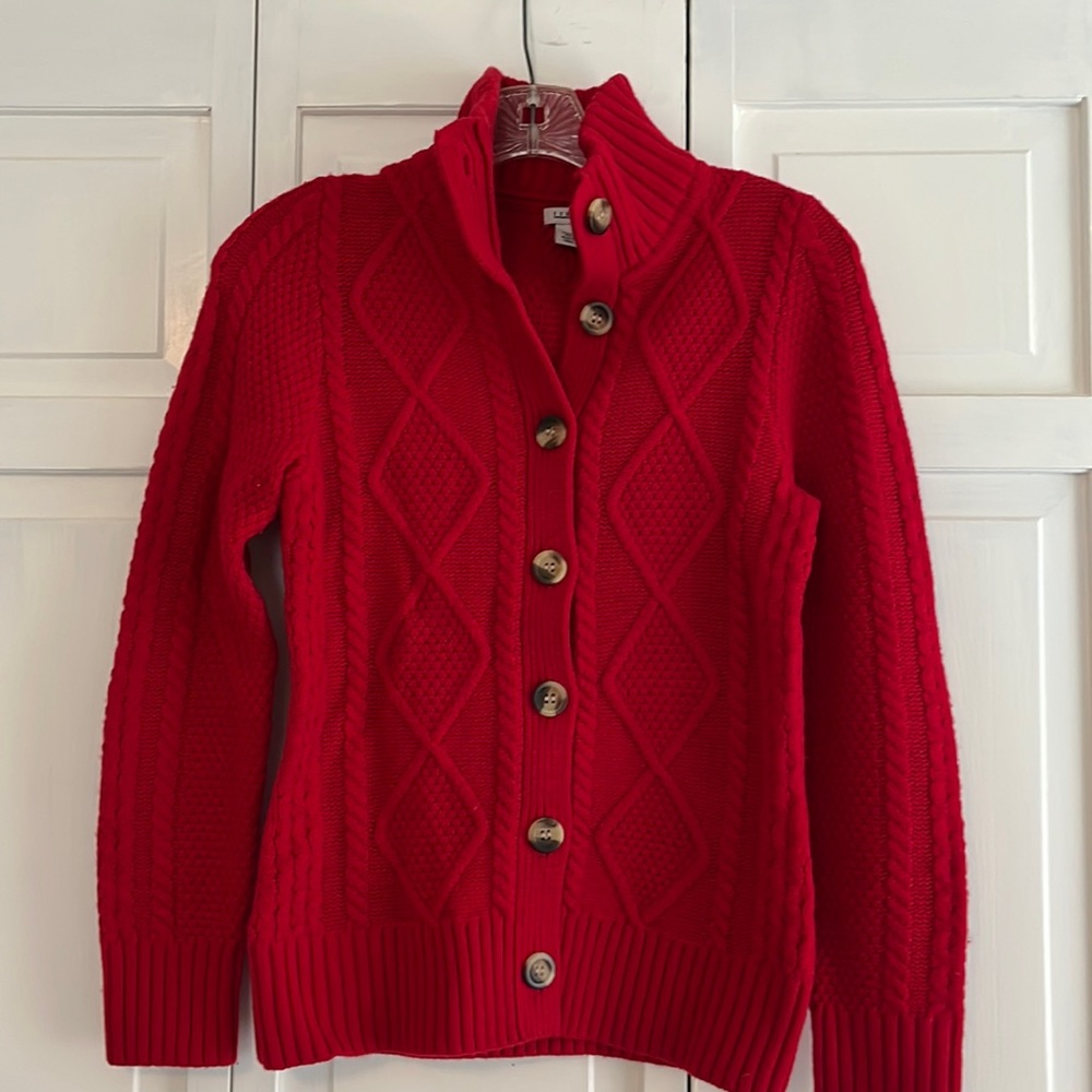 Woman’s LL Bean Fisherman Cable Knit Sweater